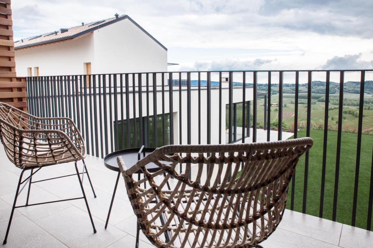 Tavarneta Estate Dobrovo Exteriér fotografie